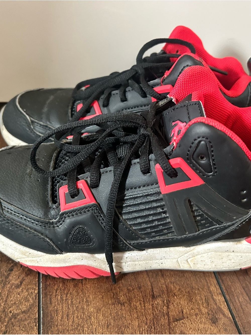 AND1 tennis shoes size 2 kids. Excellent condition
